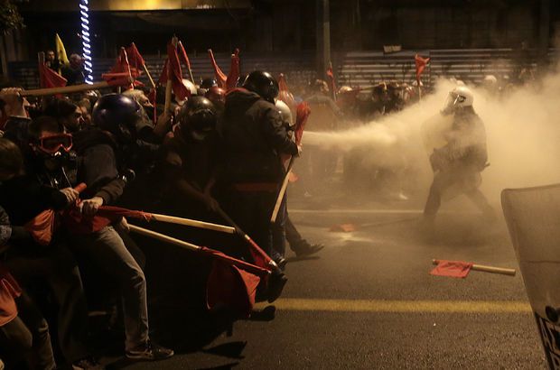 obama atina protesto ile ilgili görsel sonucu