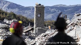 Italien Erdbeben (picture-alliance/AP Photo/M. Percossi)